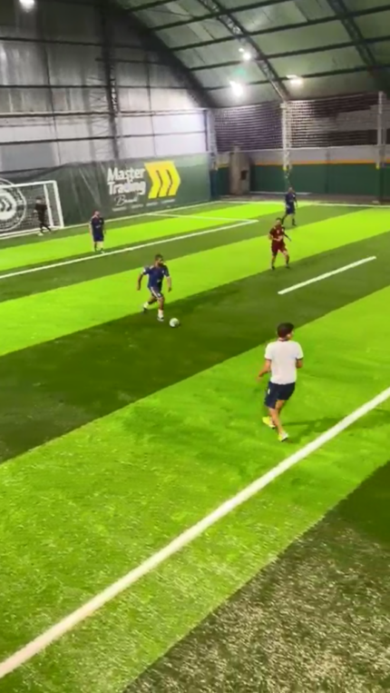 Campo de Futebol com Grama Sintética Padrão FIFA Quality PRO